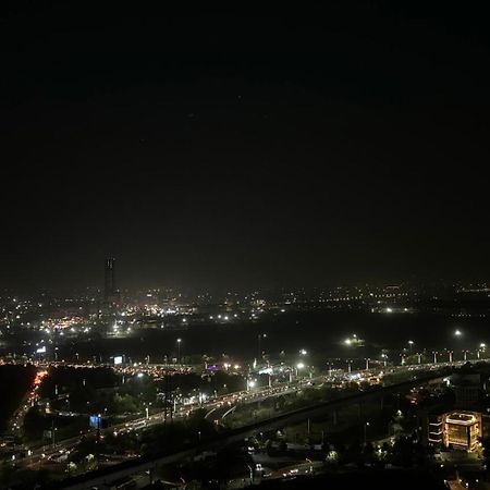 Countryside Luxury Suites - Supernova Noida New Delhi Exteriör bild