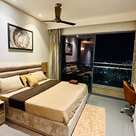 Countryside Luxury Suites - Supernova Noida New Delhi Exteriör bild