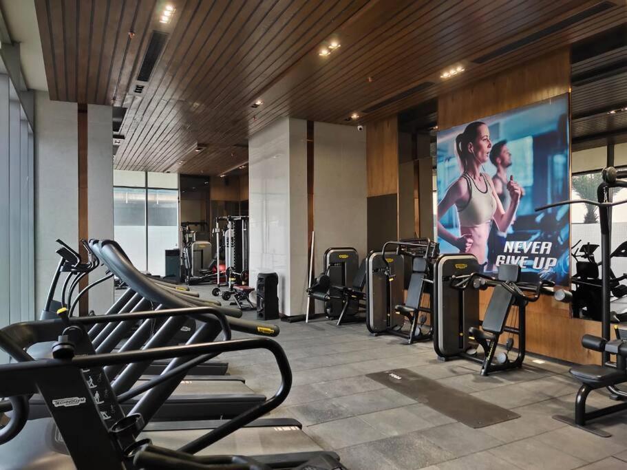 Countryside Luxury Suites - Supernova Noida New Delhi Exteriör bild