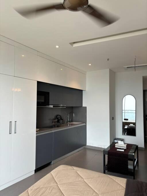 Countryside Luxury Suites - Supernova Noida New Delhi Exteriör bild