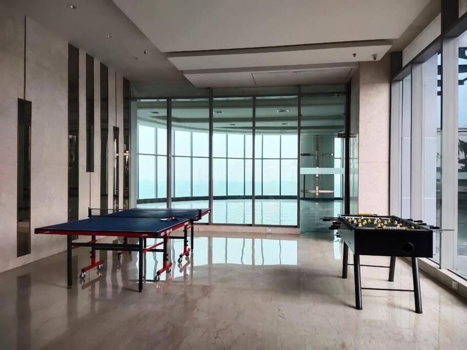 Countryside Luxury Suites - Supernova Noida New Delhi Exteriör bild