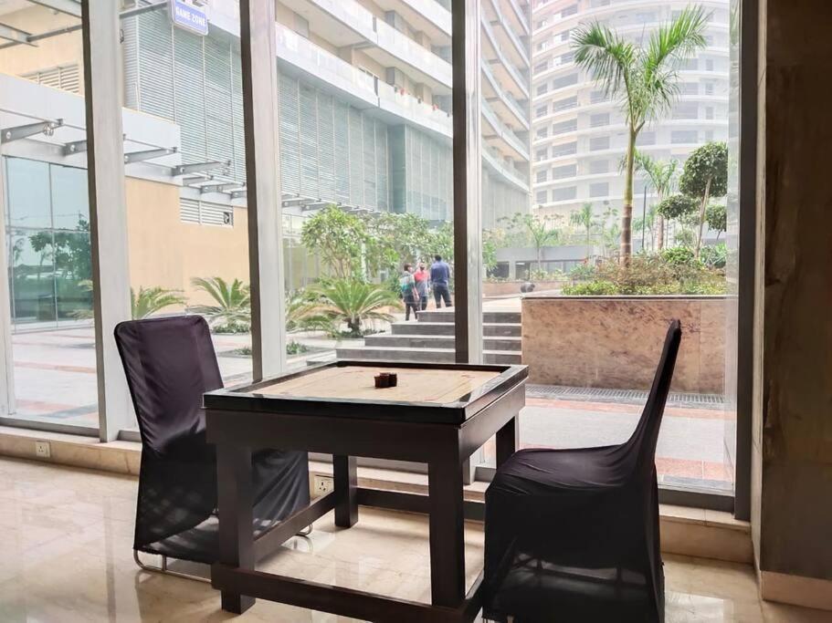 Countryside Luxury Suites - Supernova Noida New Delhi Exteriör bild