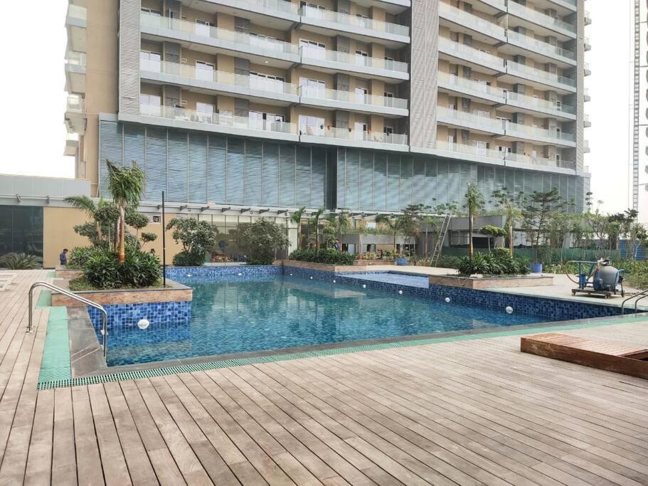 Countryside Luxury Suites - Supernova Noida New Delhi Exteriör bild
